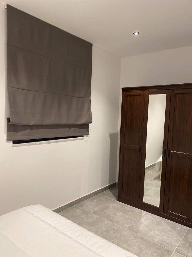Broadway By The Sea Apartment เซนต์พอลส์เบย์ ภายนอก รูปภาพ